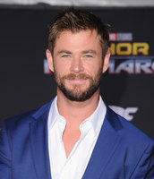 Chris Hemsworth Longsleeve T-shirt #2779263