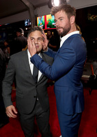 Chris Hemsworth Longsleeve T-shirt #2779271