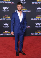 Chris Hemsworth Sweatshirt #2779272