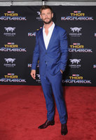 Chris Hemsworth Longsleeve T-shirt #2779295