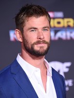 Chris Hemsworth Sweatshirt #2779307