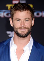 Chris Hemsworth Sweatshirt #2779311