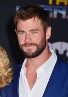 Chris Hemsworth Longsleeve T-shirt #2779317