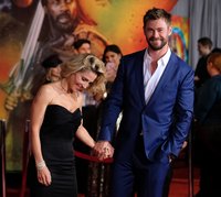 Chris Hemsworth Longsleeve T-shirt #2779322