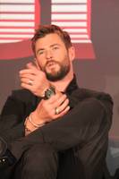 Chris Hemsworth Longsleeve T-shirt #2779326