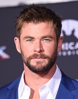 Chris Hemsworth Longsleeve T-shirt #2779355