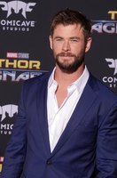 Chris Hemsworth hoodie #2779386