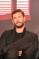 Chris Hemsworth tote bag #G1021489