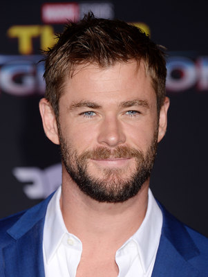 Chris Hemsworth Mouse Pad 2779400