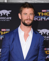 Chris Hemsworth hoodie #2779417