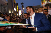 Chris Hemsworth Sweatshirt #2779439