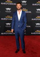 Chris Hemsworth Longsleeve T-shirt #2779456