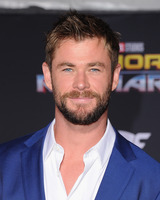 Chris Hemsworth Longsleeve T-shirt #2779458