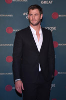 Chris Hemsworth hoodie #2831385