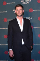 Chris Hemsworth Sweatshirt #2831415