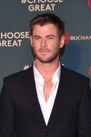 Chris Hemsworth Longsleeve T-shirt #2831417