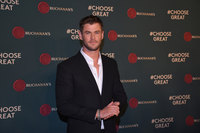Chris Hemsworth Longsleeve T-shirt #2831430