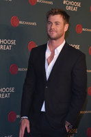 Chris Hemsworth Longsleeve T-shirt #2831437