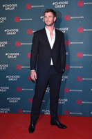 Chris Hemsworth Longsleeve T-shirt #2831438