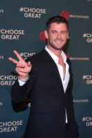 Chris Hemsworth Longsleeve T-shirt #2831442
