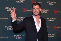 Chris Hemsworth hoodie #2831446