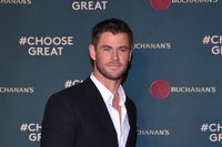 Chris Hemsworth Longsleeve T-shirt #2831448