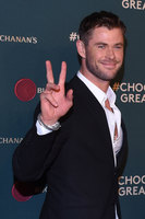 Chris Hemsworth tote bag #G1073548