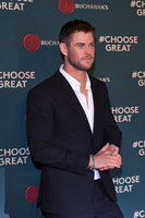 Chris Hemsworth hoodie #2831454