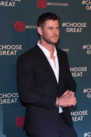 Chris Hemsworth Sweatshirt #2831454