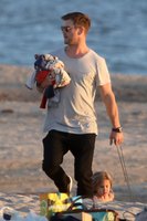 Chris Hemsworth Longsleeve T-shirt #2895212