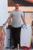 Chris Hemsworth Sweatshirt #2895213