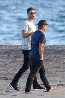 Chris Hemsworth Longsleeve T-shirt #2895284