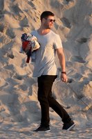 Chris Hemsworth Longsleeve T-shirt #2895290