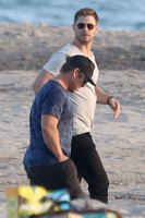 Chris Hemsworth Longsleeve T-shirt #2895292