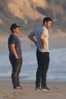 Chris Hemsworth Longsleeve T-shirt #2895293