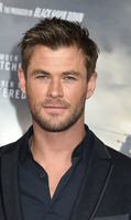 Chris Hemsworth hoodie #2972513