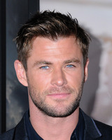 Chris Hemsworth hoodie #2972514