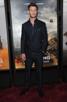 Chris Hemsworth hoodie #2972516