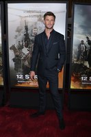 Chris Hemsworth Sweatshirt #2972517