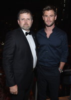 Chris Hemsworth Sweatshirt #2972521