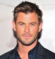 Chris Hemsworth hoodie #2972525