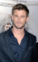 Chris Hemsworth Longsleeve T-shirt #2972529