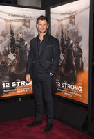 Chris Hemsworth tote bag #G1214638