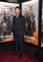 Chris Hemsworth tote bag #G1214664
