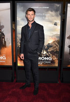 Chris Hemsworth Longsleeve T-shirt #2972567
