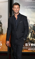 Chris Hemsworth Sweatshirt #2972570