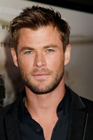 Chris Hemsworth Sweatshirt #2972571