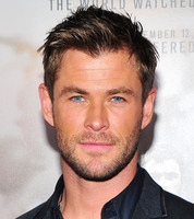Chris Hemsworth Sweatshirt #2972577