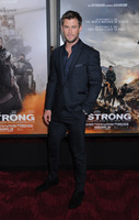 Chris Hemsworth Sweatshirt #2972579