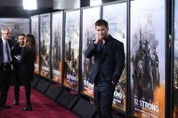 Chris Hemsworth tote bag #G1214686